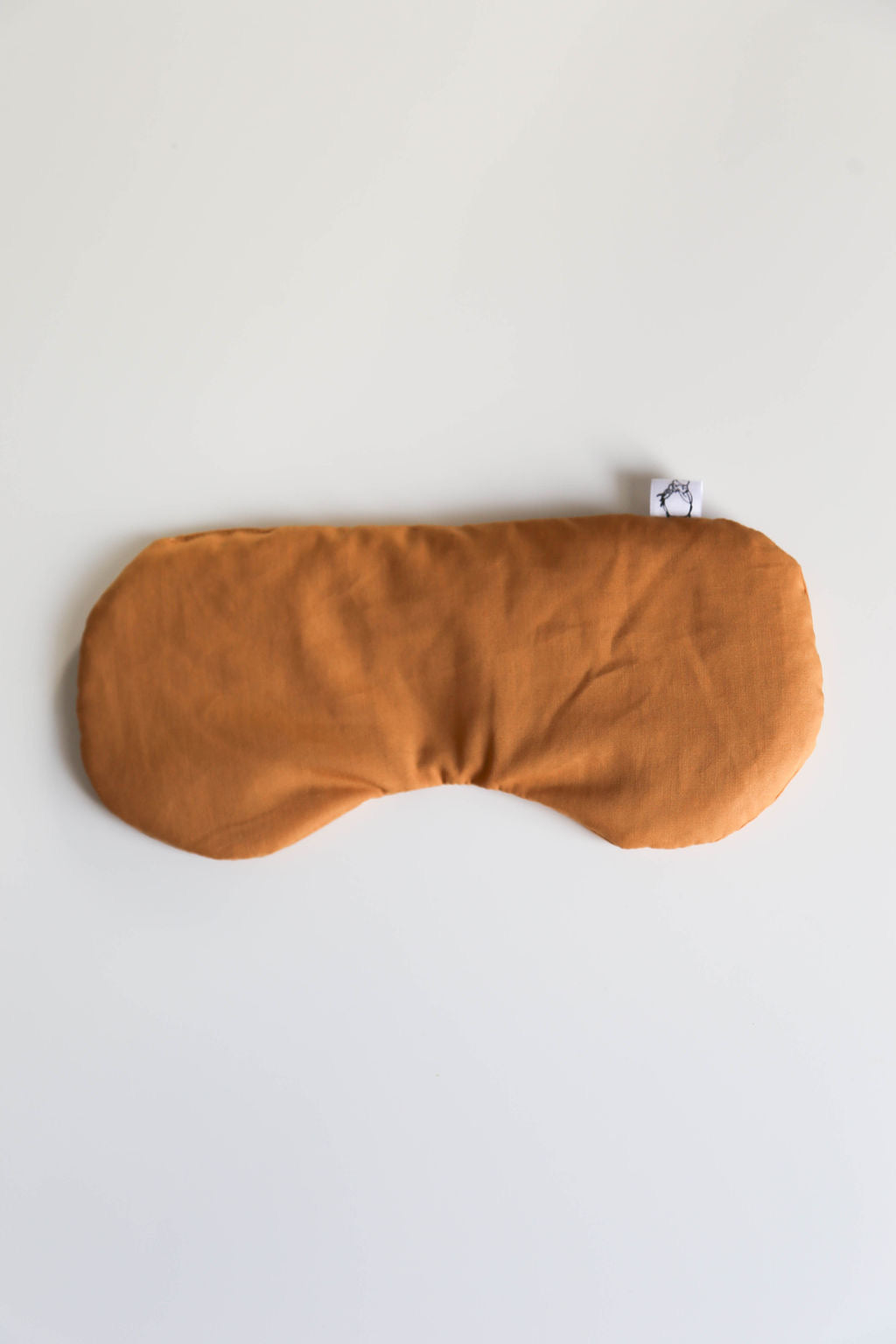 Reusable eye mask therapy pack shown in neutral tones, ideal for anxiety relief and sleep support.