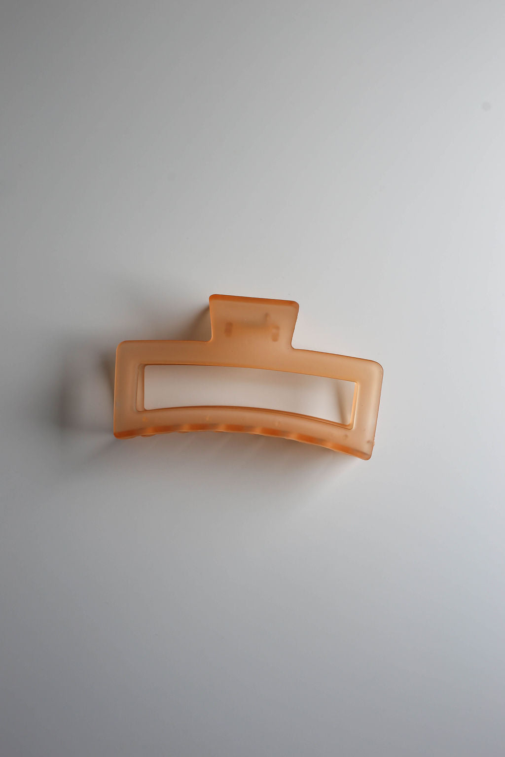 XL hair claw clip securing ponytails, buns, and sleeve-updos on voluminous hair.