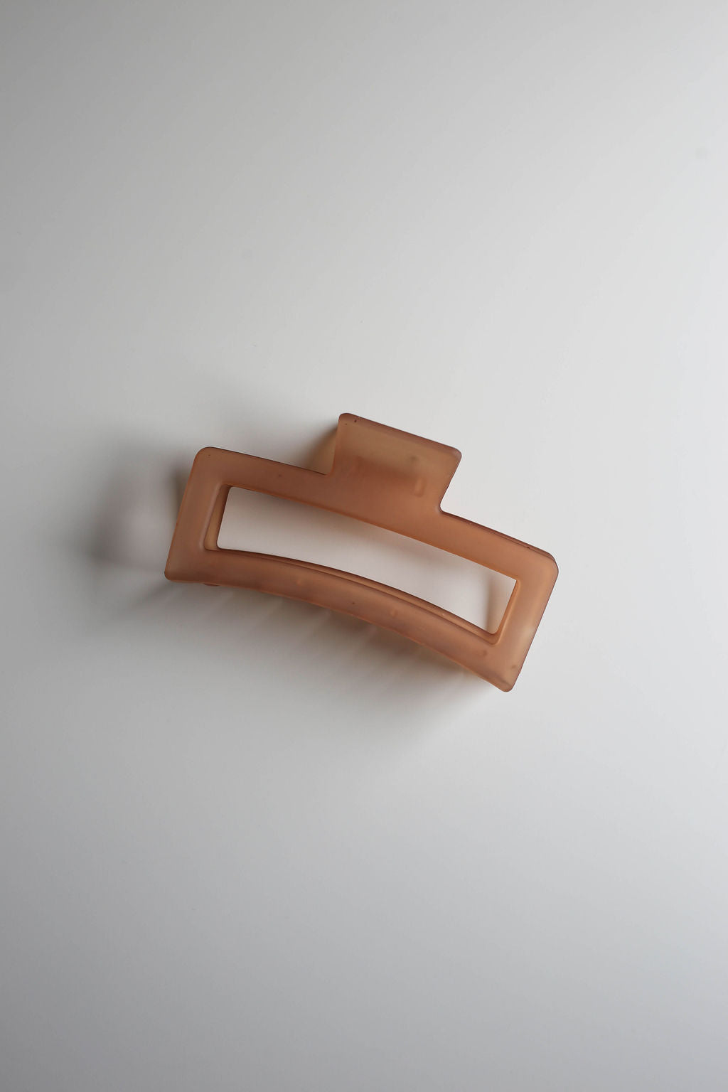 Large jaw hair clip ideal for busy mornings when you need a fast, stylish hair solution.