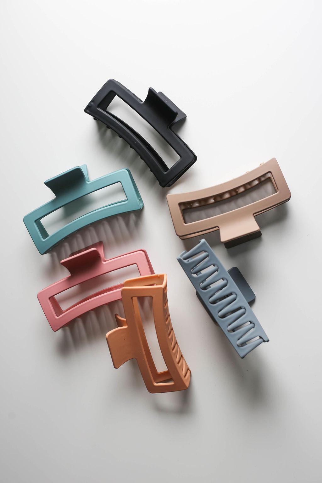 Spacious claw clip perfect for gathering all your long hair in one secure hold.
