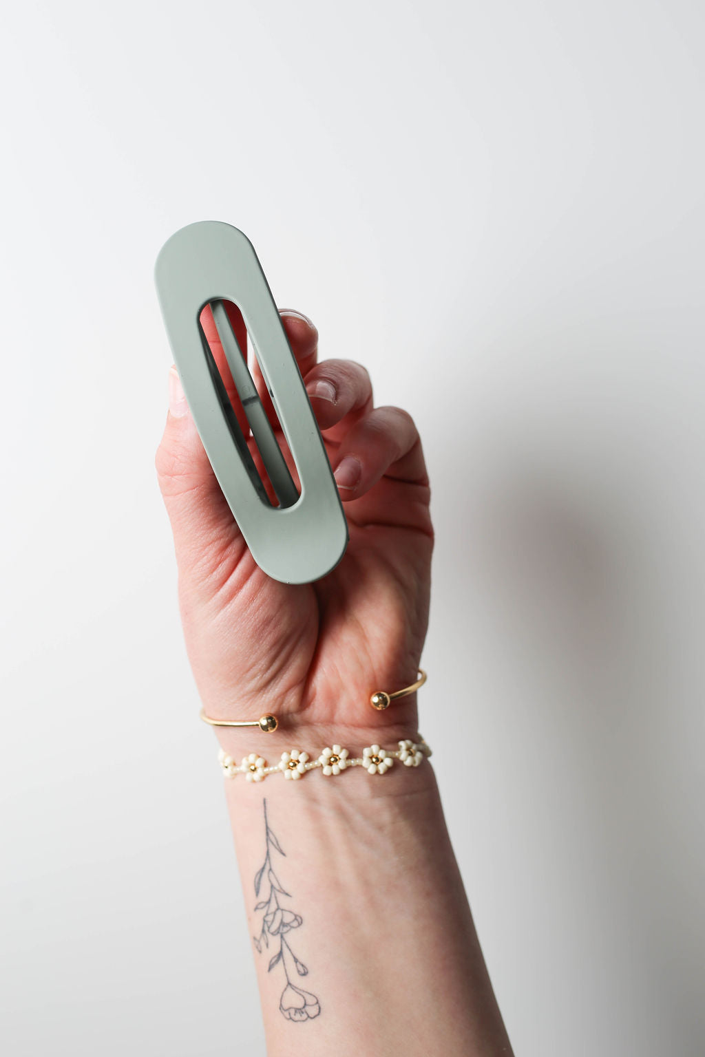 Slim and sturdy lay flat claw clip for everyday updos