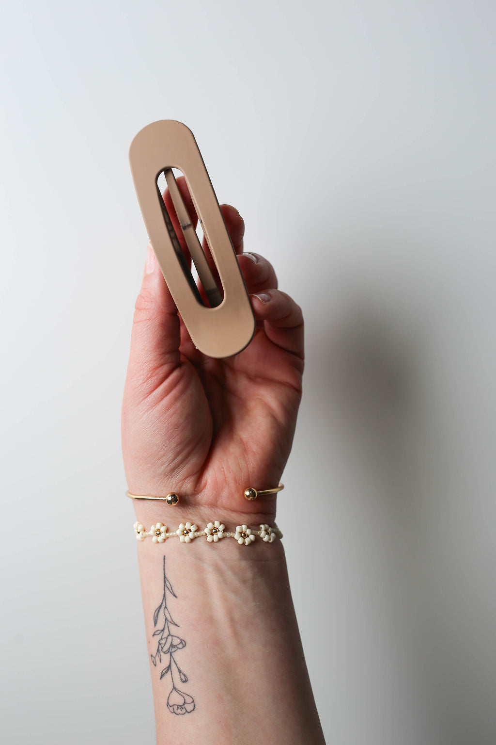Lightweight claw clip in soft-touch matte material for comfortable styling