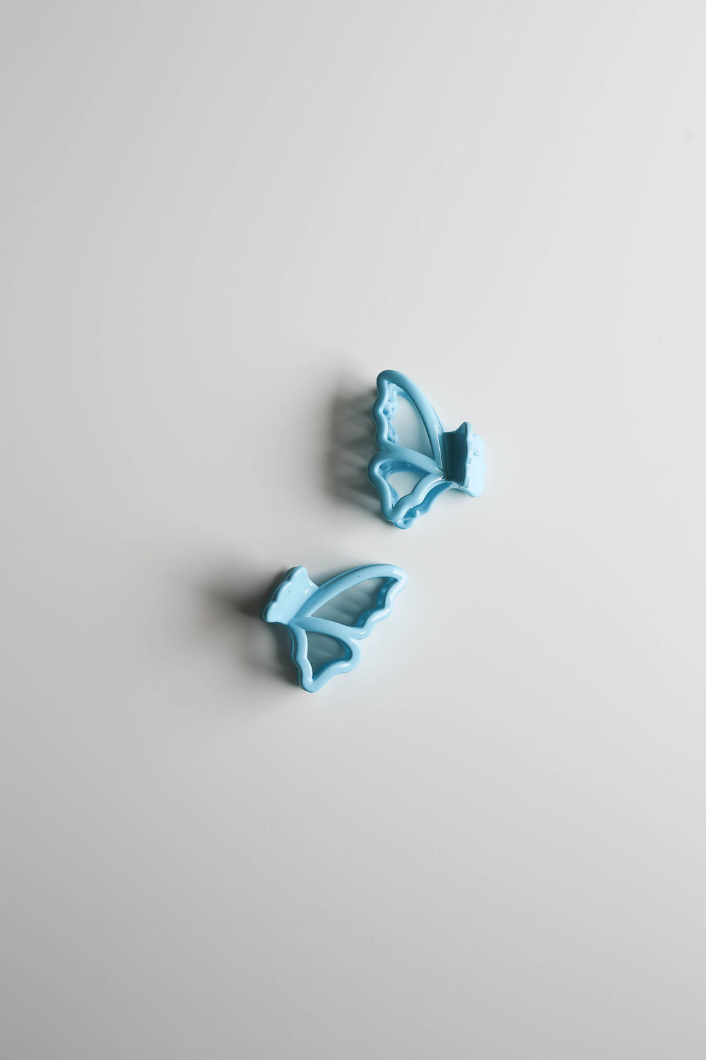 Micro butterfly hair claws providing light hold for bangs, flyaways, and mini updos.