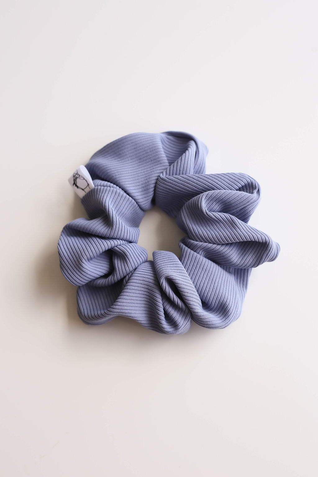 All-day-hold elastic ensures no slipping or tugging, even in wet hair.