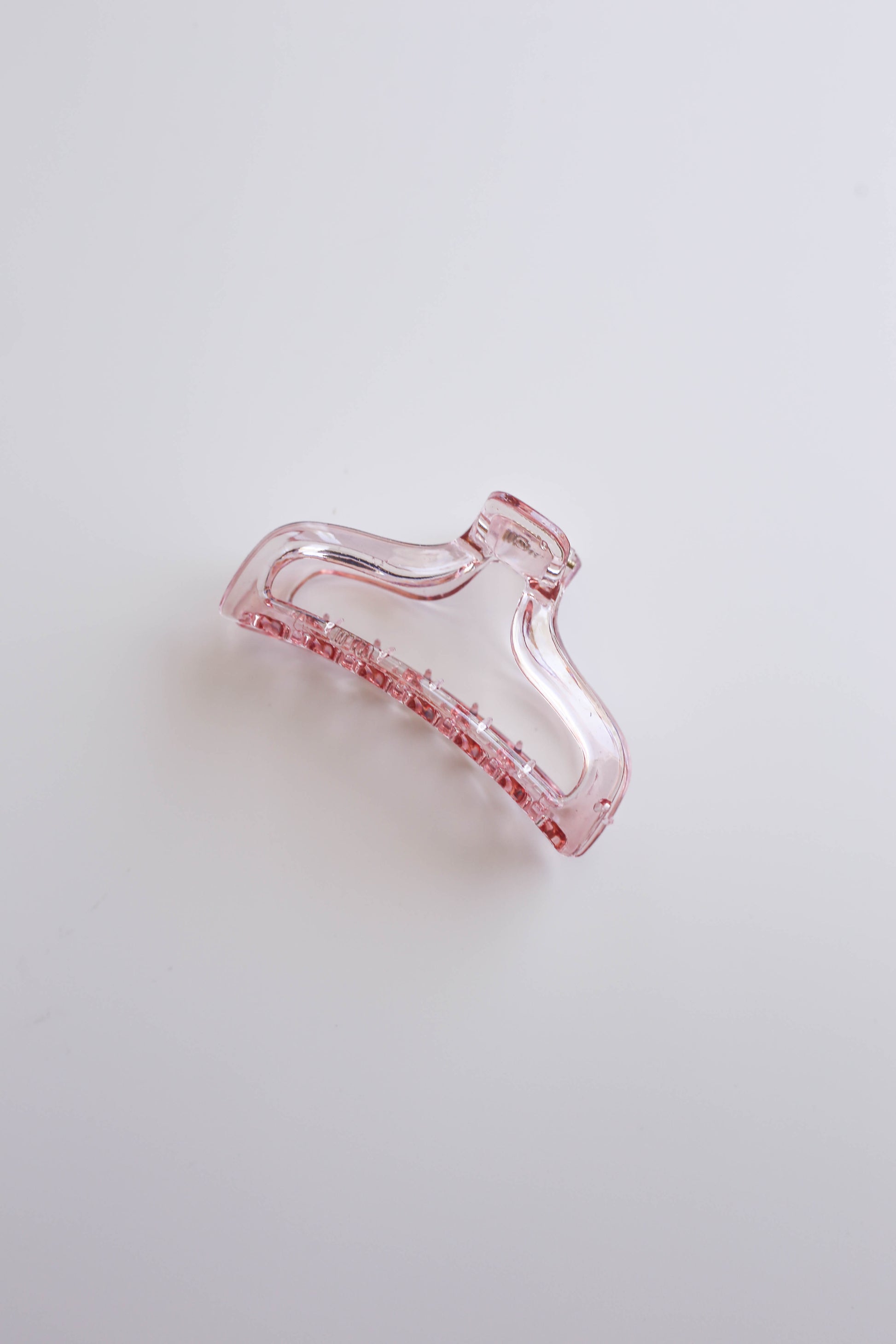 Medium-sized jelly clips designed for fine hair and medium-length hair.