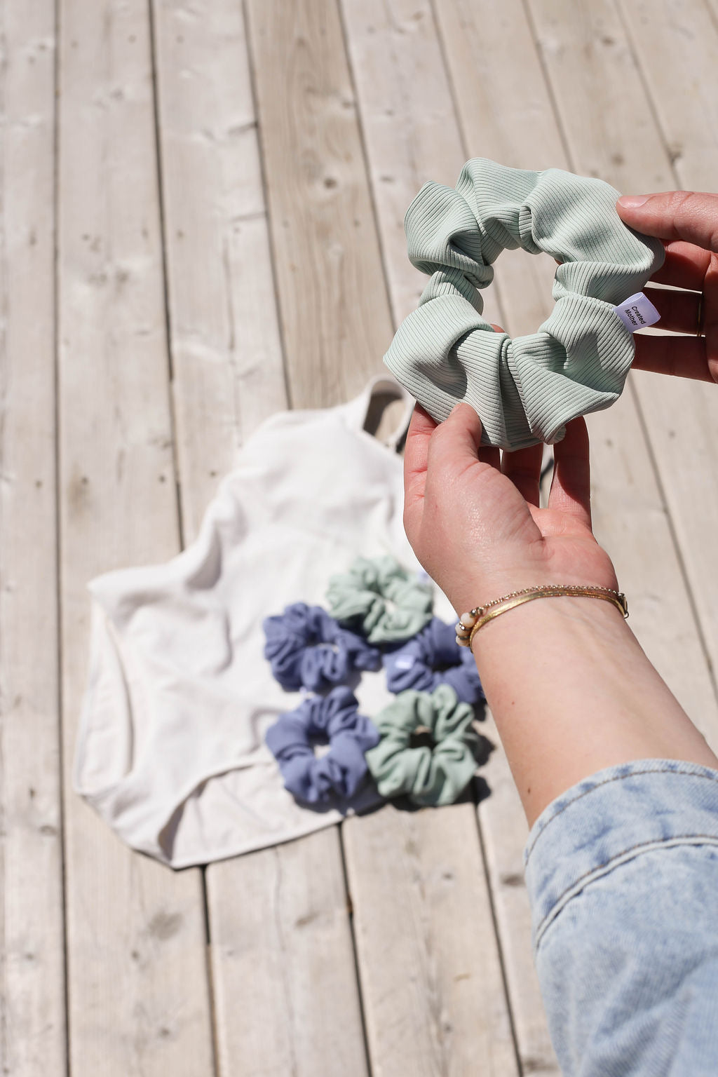 Water-repellent scrunchie designed for effortless summer styling.