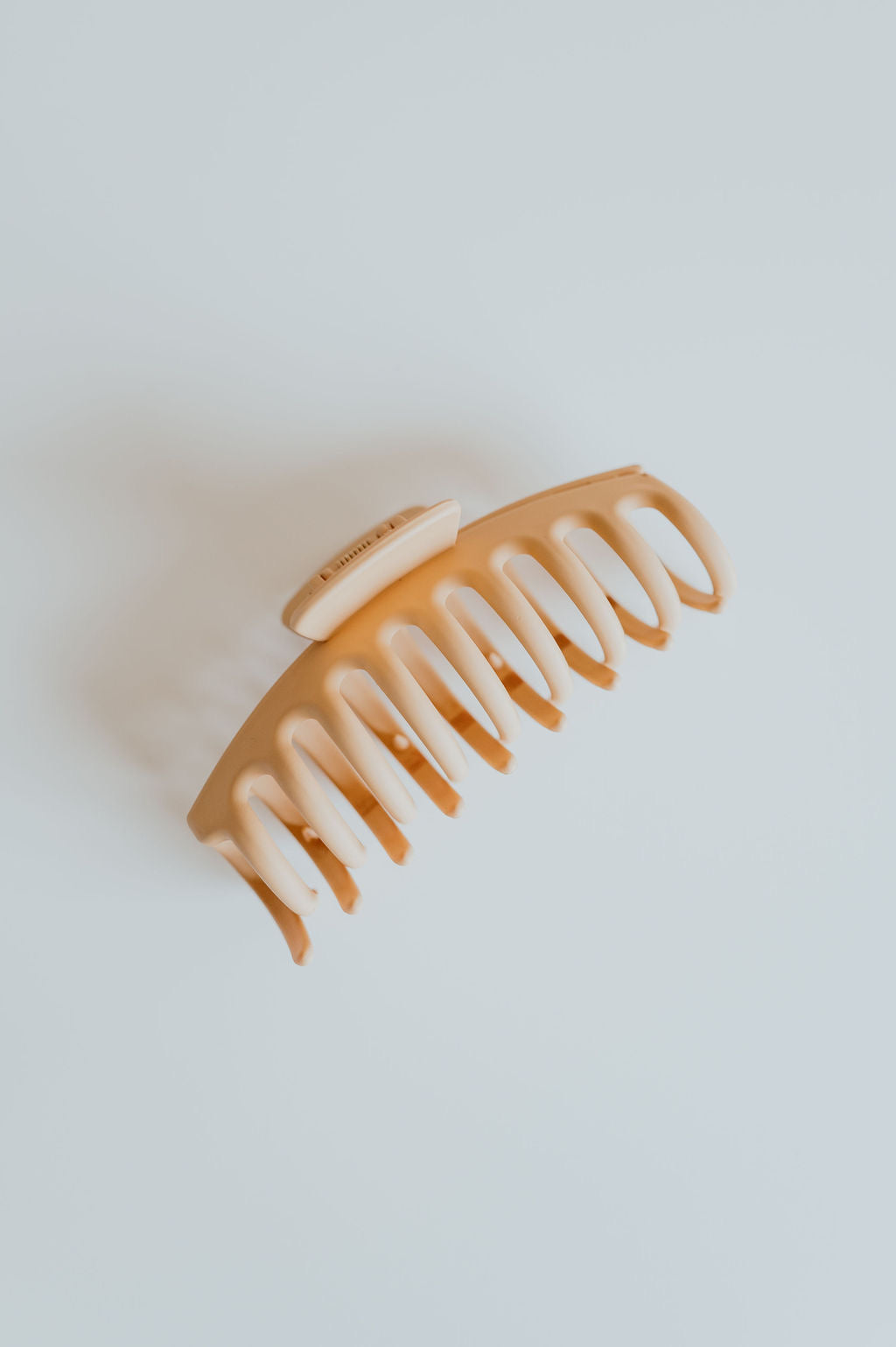 Neutral hair claw clips to transition your style seamlessly through the seasons