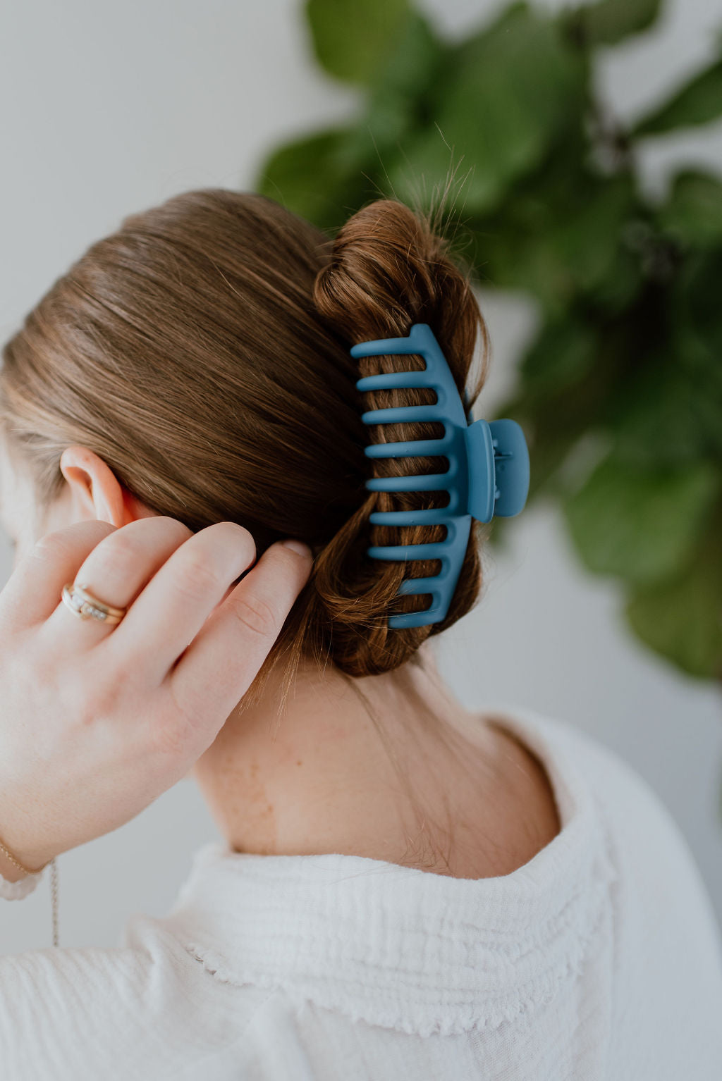 large hair claws for trendy styling