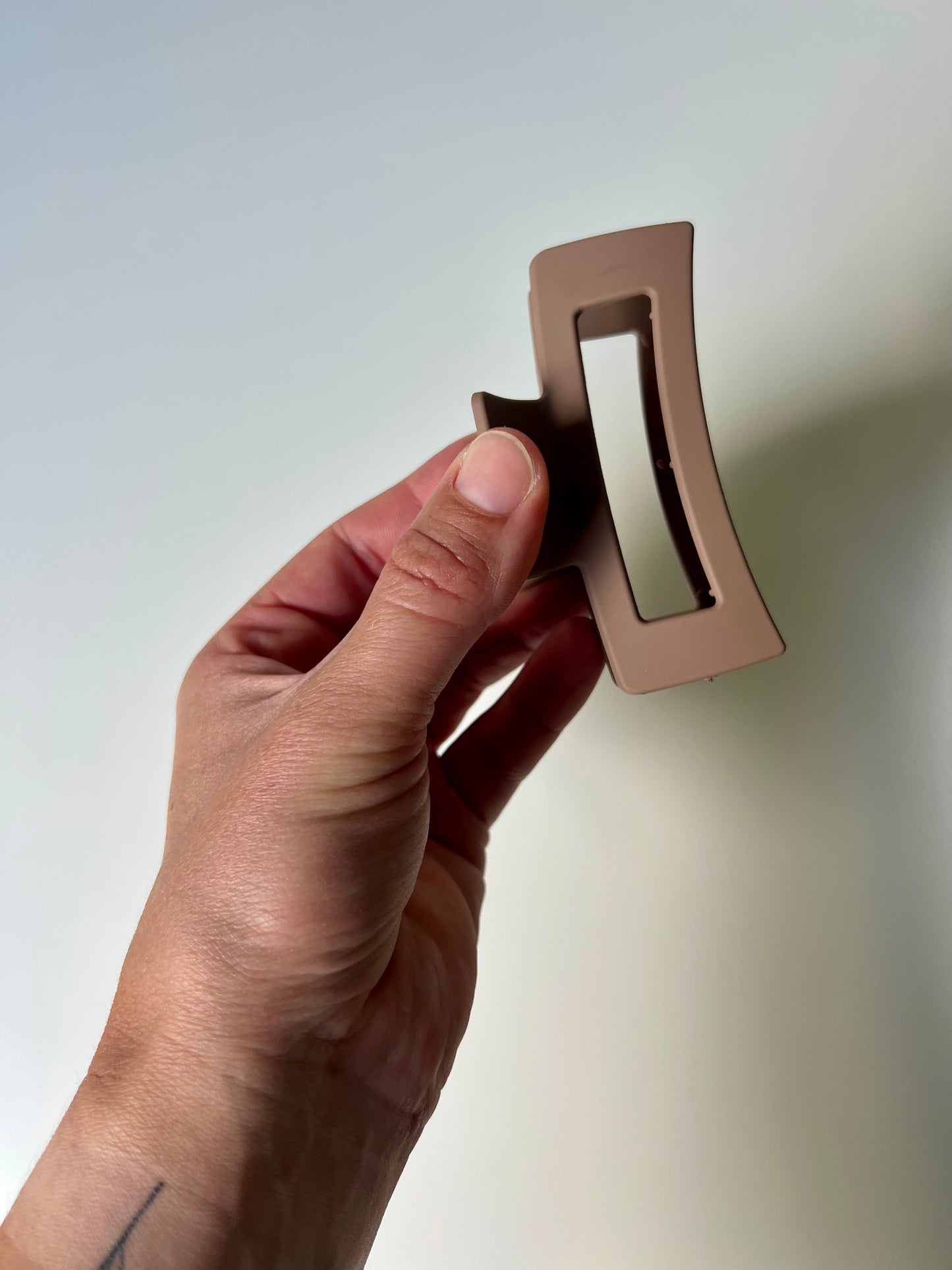 Medium neutral medium hair claw clip
