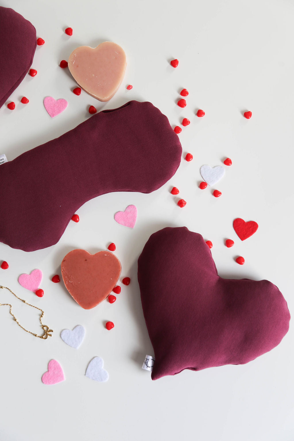 Perfectly sized for your hands, this heart-shaped therapy pack is a Valentine’s Day essential for comfort and care.