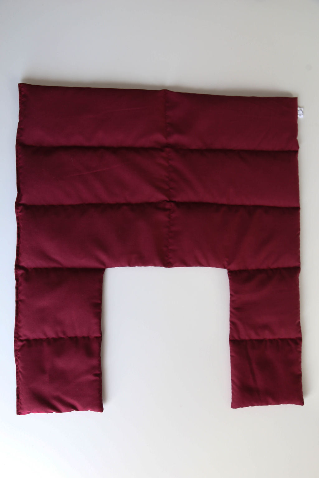 Reusable shoulder wrap for hot or cold temperature therapy