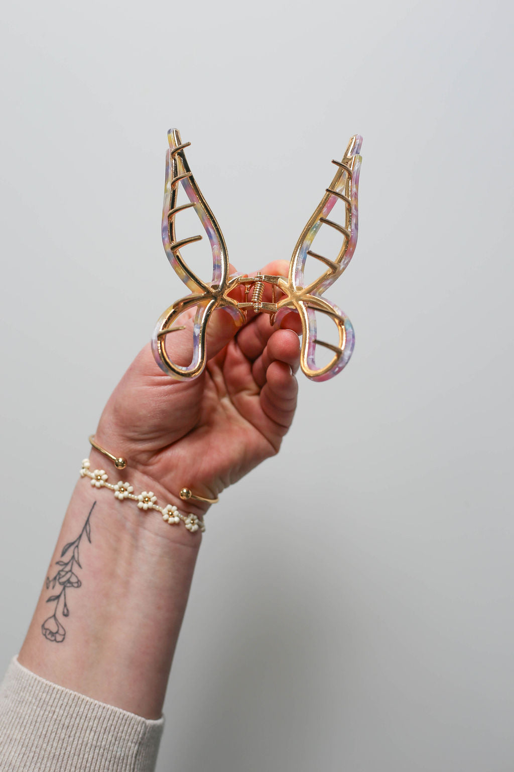 Oversized purple and multicolor bow claw clip featuring sustainable acetate details.