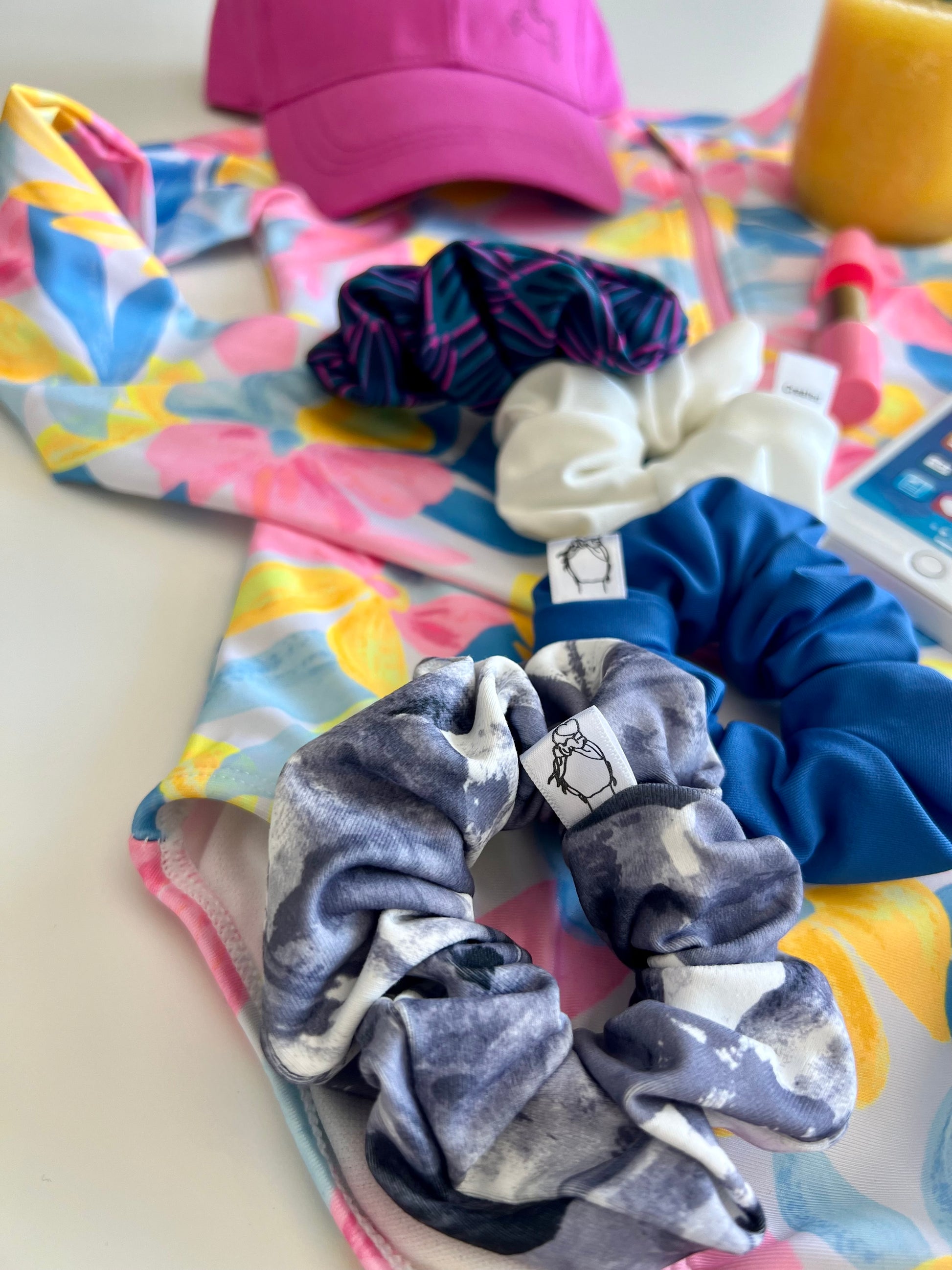 Artistic swim scrunchie for kayaking and swimming