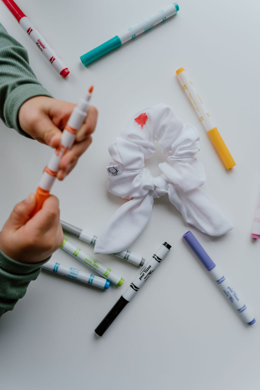 scrunchie and markers craft set