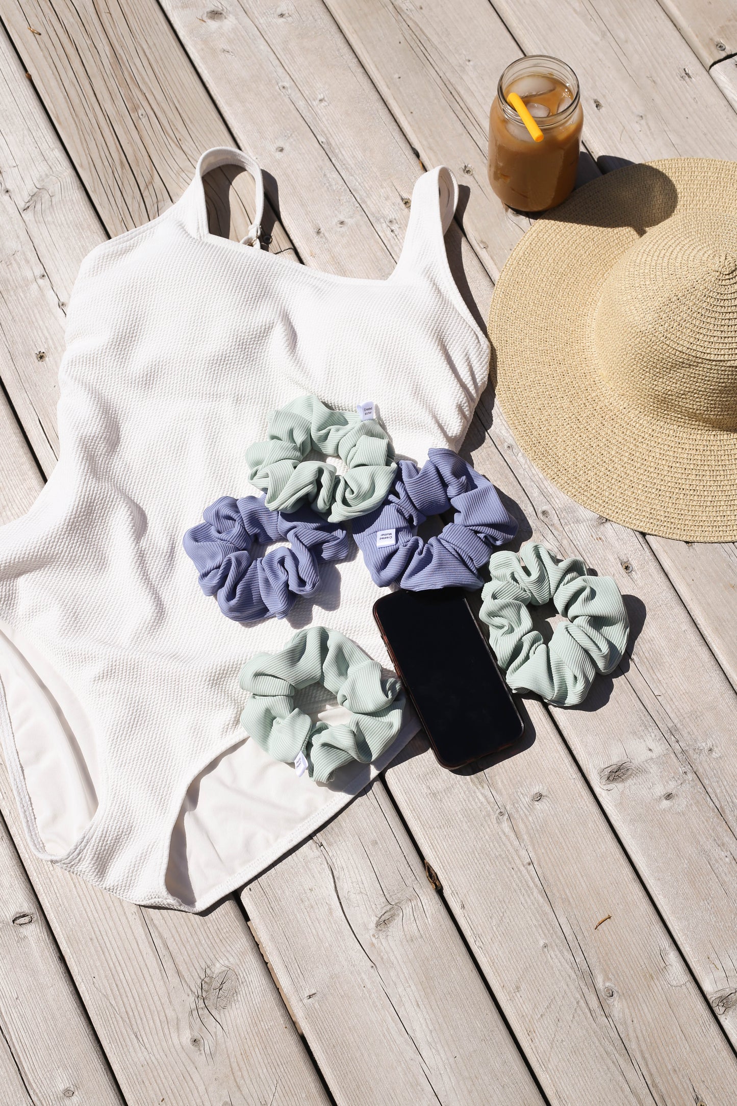 Strong and stretchy scrunchie for thick, fine, or medium-length hair.
