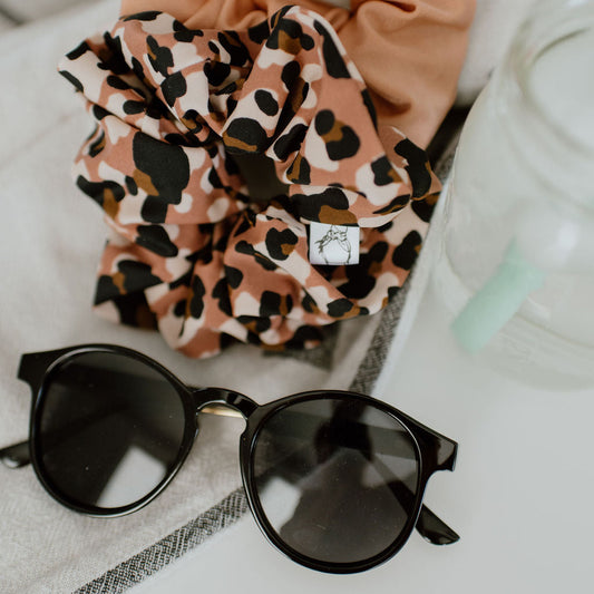 Leopard print swim scrunchie made of quick-dry fabric