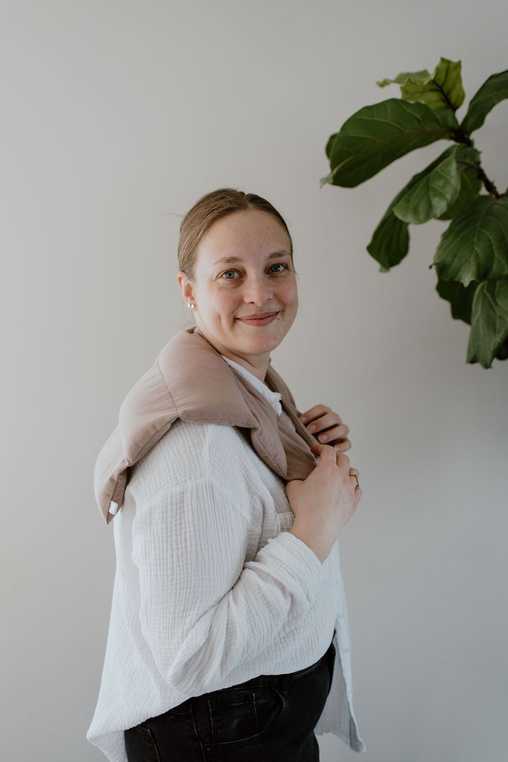 Versatile hot/cold pack for chronic pain, injuries, and daily discomfort