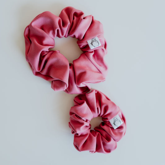Coral swim scrunchie made from water-resistant fabric