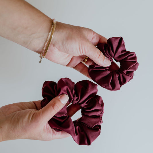 Wine swim scrunchie made from quick-dry fabric